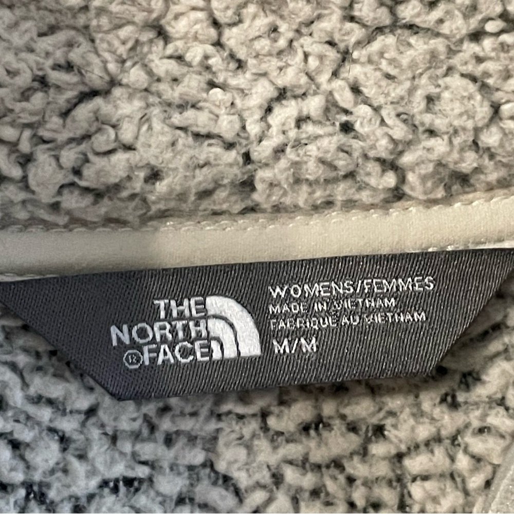 The North Face Furry Sherpa Full Zip. Neutral. Off White colorway. Size Medium - Picture 6 of 10
